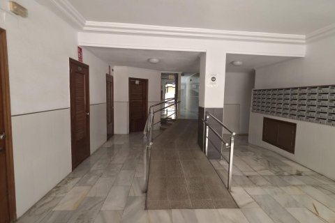 Apartamento en venta en Torrevieja, Alicante, España 3 dormitorios, 86 m2 No. 183098 - foto 2