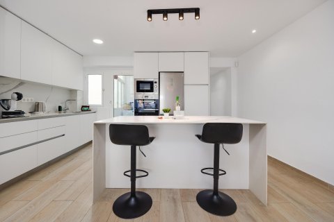 Apartment for sale in Torrevieja, Alicante, Spain 3 bedrooms, 105 sq.m. No. 196149 - photo 8