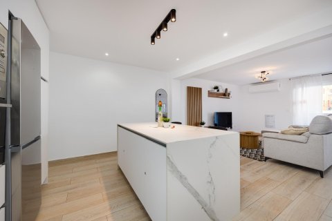 Apartment for sale in Torrevieja, Alicante, Spain 3 bedrooms, 105 sq.m. No. 196149 - photo 15