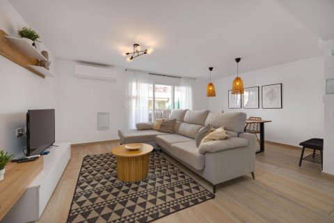 Apartment for sale in Torrevieja, Alicante, Spain 3 bedrooms, 105 sq.m. No. 196149 - photo 2