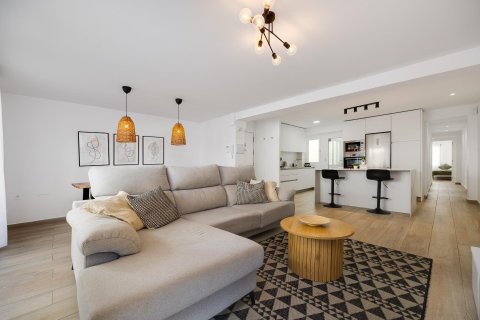 Apartment in Torrevieja, Alicante, Spain 3 bedrooms, 105 sq.m. No. 196149