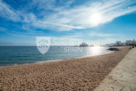 Commercial property for sale in Blanes, Girona, Spain 6 bedrooms, 200 sq.m. No. 196024 - photo 20