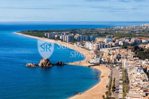Commercial property for sale in Blanes, Girona, Spain 6 bedrooms, 200 sq.m. No. 196024 - photo 23