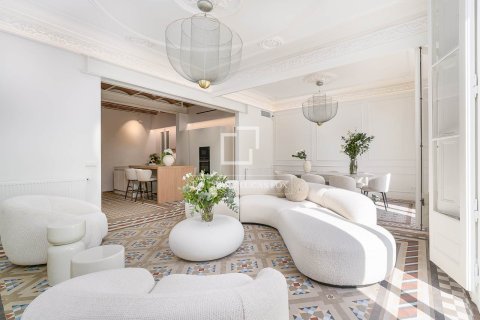 Apartment à vendre à Barcelona, Espagne, 4 chambres, 215 m2 No. 194976 - photo 3