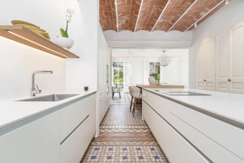 Apartment à vendre à Barcelona, Espagne, 4 chambres, 215 m2 No. 194976 - photo 15