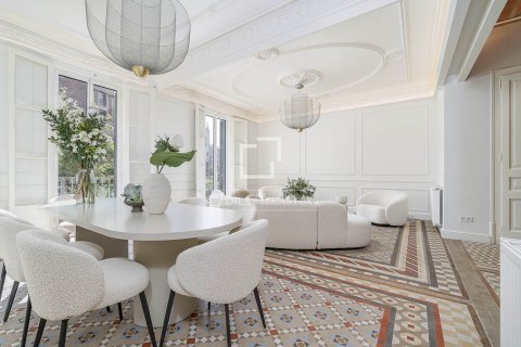 Apartment à vendre à Barcelona, Espagne, 4 chambres, 215 m2 No. 194976 - photo 4