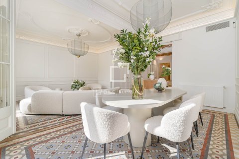 Apartment à vendre à Barcelona, Espagne, 4 chambres, 215 m2 No. 194976 - photo 7