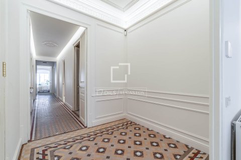 Apartment à vendre à Barcelona, Espagne, 4 chambres, 215 m2 No. 194976 - photo 17