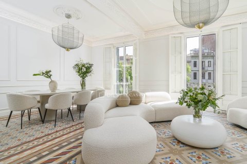 Apartment à vendre à Barcelona, Espagne, 4 chambres, 215 m2 No. 194976 - photo 6