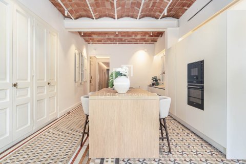 Apartment à vendre à Barcelona, Espagne, 4 chambres, 215 m2 No. 194976 - photo 12
