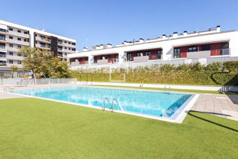 Apartamento en venta en Sant Just Desvern, Barcelona, España 3 dormitorios, 109 m2 No. 194973 - foto 2