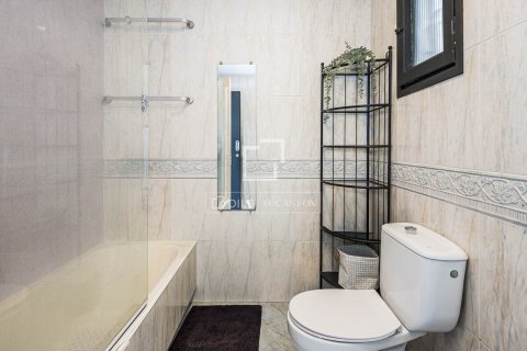 Продажа виллы в Кастельдефельс, Барселона, Испания 2 спальни, 139м2 №194974 - фото 28