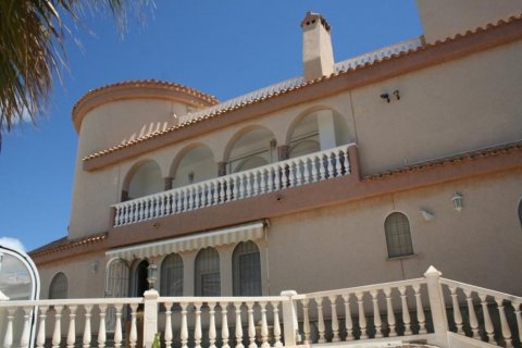 Продажа виллы Ла-Манга-дель-Мар-Менор, Мурсия, Испания 4 спальни, 250м2 №115486 - фото 2
