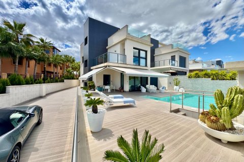 Villa en San Miguel de Salinas, Alicante, España 4 dormitorios, 252 m2 No. 194128