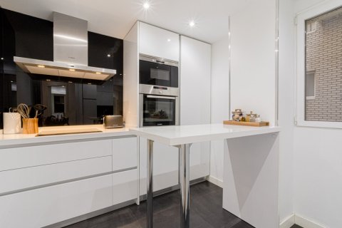 Lägenhet till salu i Madrid, Spanien 4 sovrum, 182 kvm. Nr. 147663 - foto 13