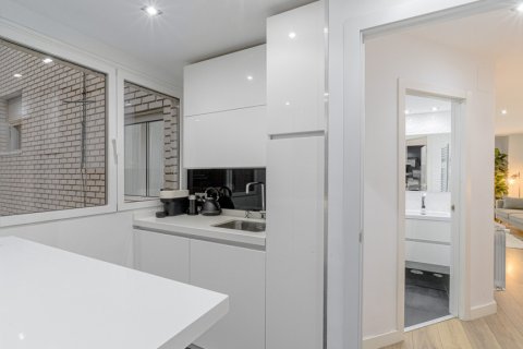 Lägenhet till salu i Madrid, Spanien 4 sovrum, 182 kvm. Nr. 147663 - foto 15