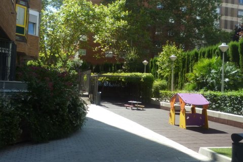 Dzīvoklis īrēšanai Madrid, Spānijā 4 istabas, 120 m2 Nr. 147661 - attēls 21