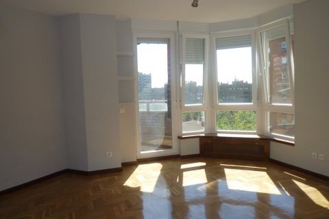 Dzīvoklis Madrid, Spānijā 4 istabas, 120 m2 Nr. 147661