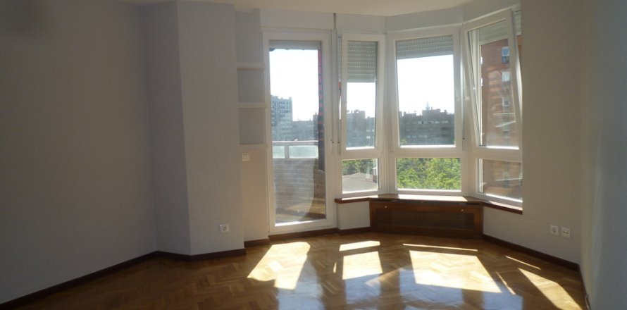 Dzīvoklis Madrid, Spānijā 4 istabas, 120 m2 Nr. 147661