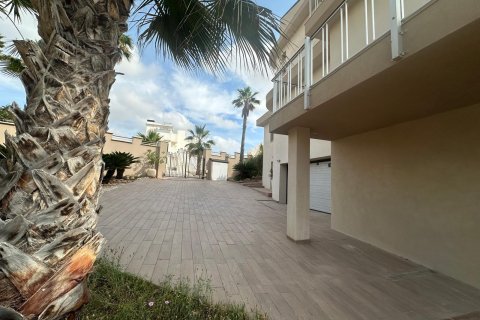 Villa till salu Ciudad Quesada, Alicante, Spanien 4 sovrum, 425 kvm. Nr. 139495 - foto 5