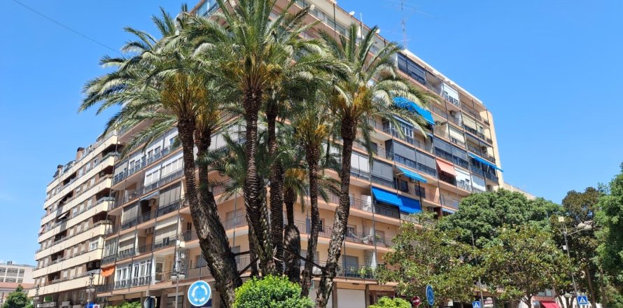 Apartment à Orihuela, Alicante, Espagne 4 chambres, 140 m2 No. 190115