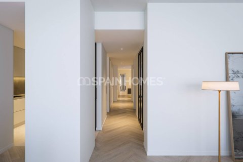 Apartament w Barcelona, Hiszpania 3 sypialnie, 140 mkw. nr 140105 – zdjęcie 11
