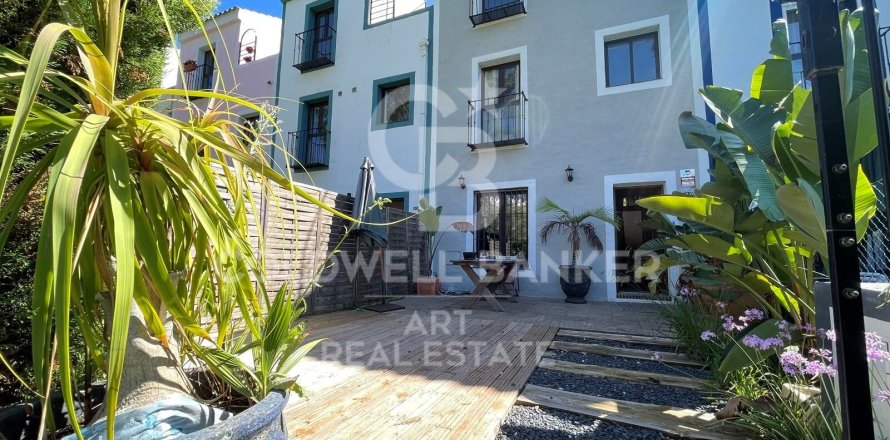 Kaupunkipientalo Casares, Malaga, Espanja 3 makuuhuonetta, 120 m2 No. 157779