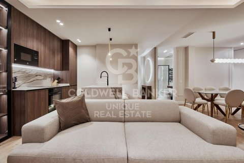 Apartamento en venta en Madrid, España 3 dormitorios, 105 m2 No. 157775 - foto 4