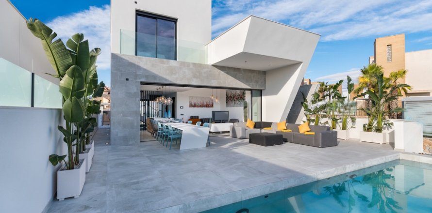 Villa en Ciudad Quesada, Alicante, España 3 dormitorios, 252 m2 No. 144710