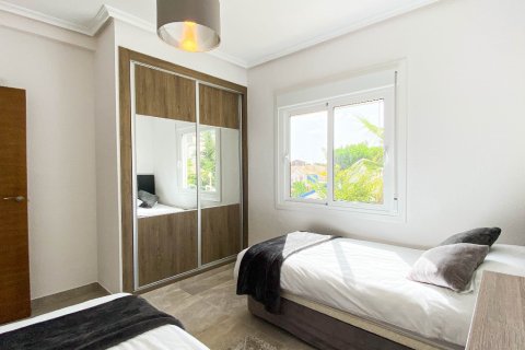 Lägenhet för uthyrning i Punta Prima, Alicante, Spanien 2 sovrum, 67 kvm. Nr. 144864 - foto 24