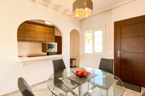 Lägenhet för uthyrning i Punta Prima, Alicante, Spanien 2 sovrum, 67 kvm. Nr. 144864 - foto 14