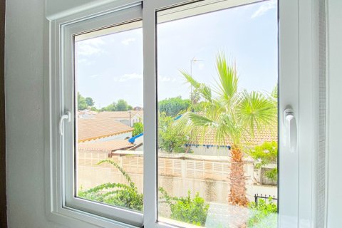 Lägenhet för uthyrning i Punta Prima, Alicante, Spanien 2 sovrum, 67 kvm. Nr. 144864 - foto 25