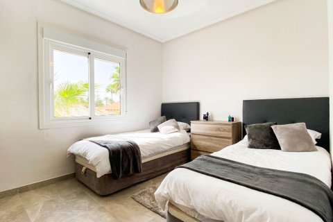 Lägenhet för uthyrning i Punta Prima, Alicante, Spanien 2 sovrum, 67 kvm. Nr. 144864 - foto 4