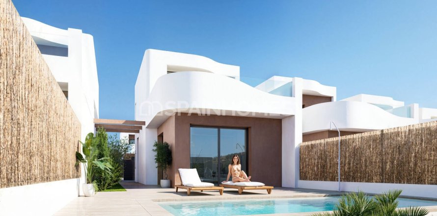 Villa a Los Montesinos, Alicante, Spagna 3 camere da letto, 129 mq. N° 166862