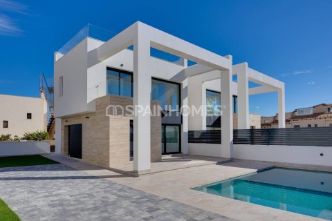 Villa a Torrevieja, Alicante, Spagna 4 camere da letto, 202 mq. N° 166861