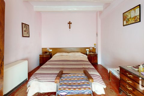 Kamienica w Casserres, Barcelona, Hiszpania 5 sypialni, 300 mkw. nr 153881 – zdjęcie 13