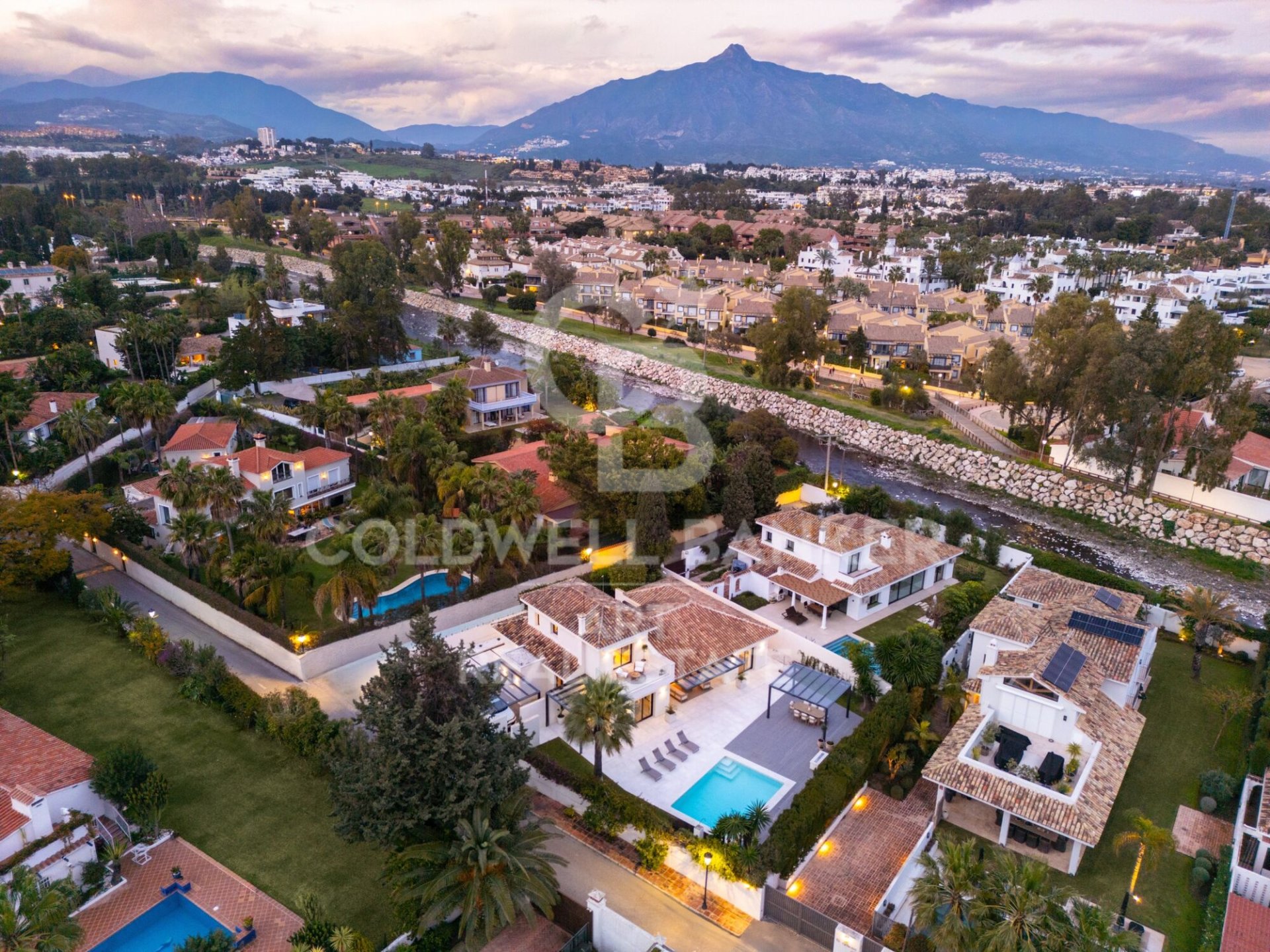 Villa a Marbella, Malaga, Spagna 4 camere da letto, 271 mq. N° 178649
