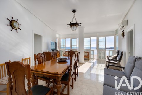 Apartment à Torrevieja, Alicante, Espagne 4 chambres, 108 m2 No. 152693