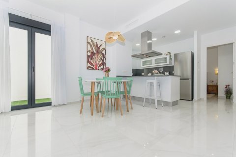 Villa till salu Orihuela, Alicante, Spanien 3 sovrum, 138 kvm. Nr. 117206 - foto 9