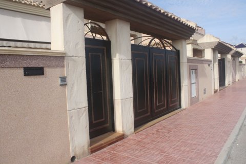 Townhouse for sale Torrevieja, Alicante, Spain 2 bedrooms, 225 sq.m. No. 117208 - photo 10
