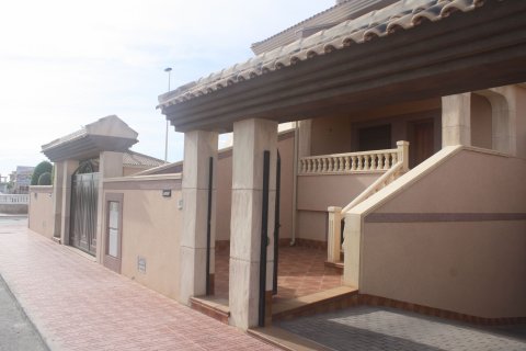 Townhouse for sale Torrevieja, Alicante, Spain 2 bedrooms, 225 sq.m. No. 117208 - photo 1