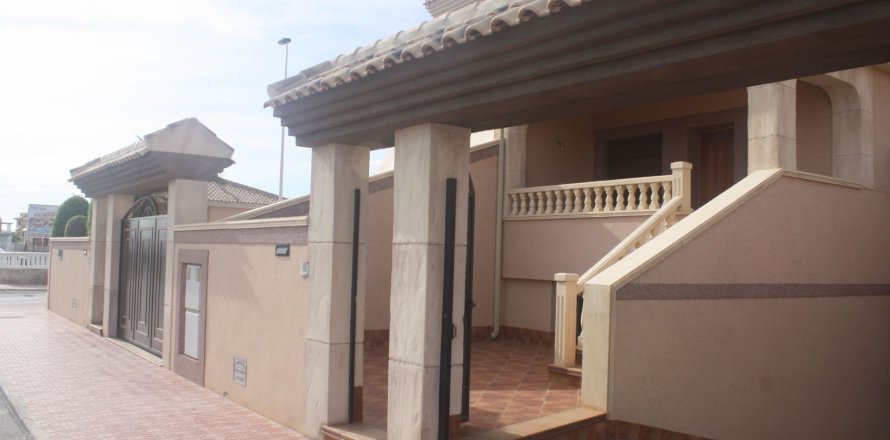Townhouse Torrevieja, Alicante, Spain 2 bedrooms, 225 sq.m. No. 117208