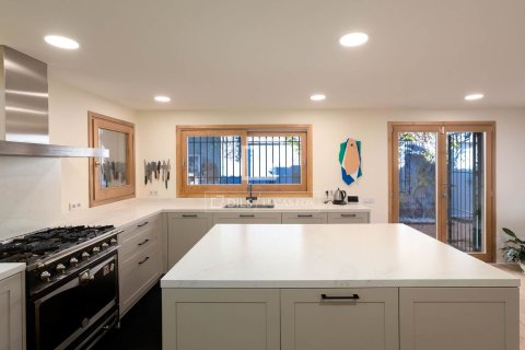 Villa for sale in Cabrera de Mar, Barcelona, Spain 6 bedrooms, 698 sq.m. No. 150275 - photo 12