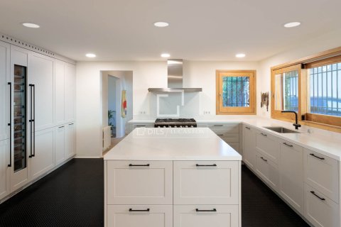 Villa for sale in Cabrera de Mar, Barcelona, Spain 6 bedrooms, 698 sq.m. No. 150275 - photo 10