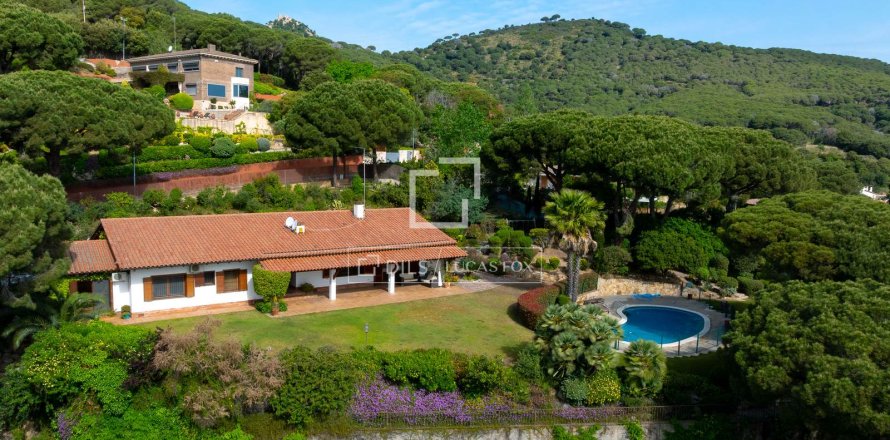 Villa a Cabrera de Mar, Barcelona, Spagna 6 camere da letto, 698 mq. N° 150275