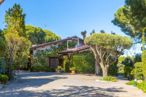 Villa en venta en Cabrera de Mar, Barcelona, España 6 dormitorios, 698 m2 No. 150275 - foto 2