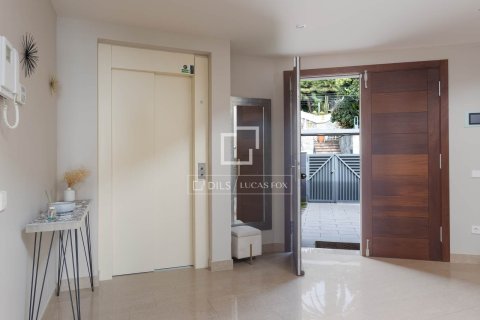 Villa for sale in Premia De Dalt, Barcelona, Spain 5 bedrooms, 375 sq.m. No. 150276 - photo 11
