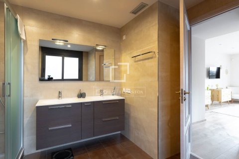 Villa for sale in Premia De Dalt, Barcelona, Spain 5 bedrooms, 375 sq.m. No. 150276 - photo 27