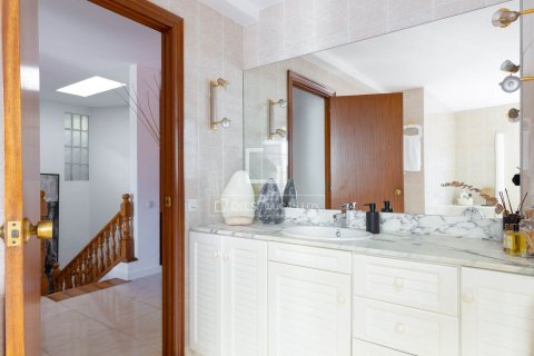 Villa for sale in Alella, Barcelona, Spain 4 bedrooms, 215 sq.m. No. 150277 - photo 12