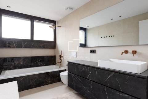 Villa for sale in Teia, Barcelona, Spain 6 bedrooms, 470 sq.m. No. 150201 - photo 24